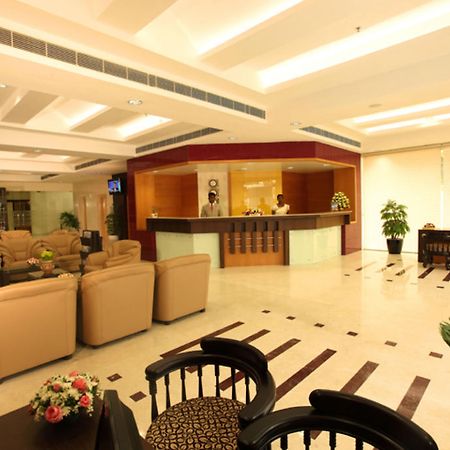 Hotel Airlink Castle Nedumbassery Exteriör bild