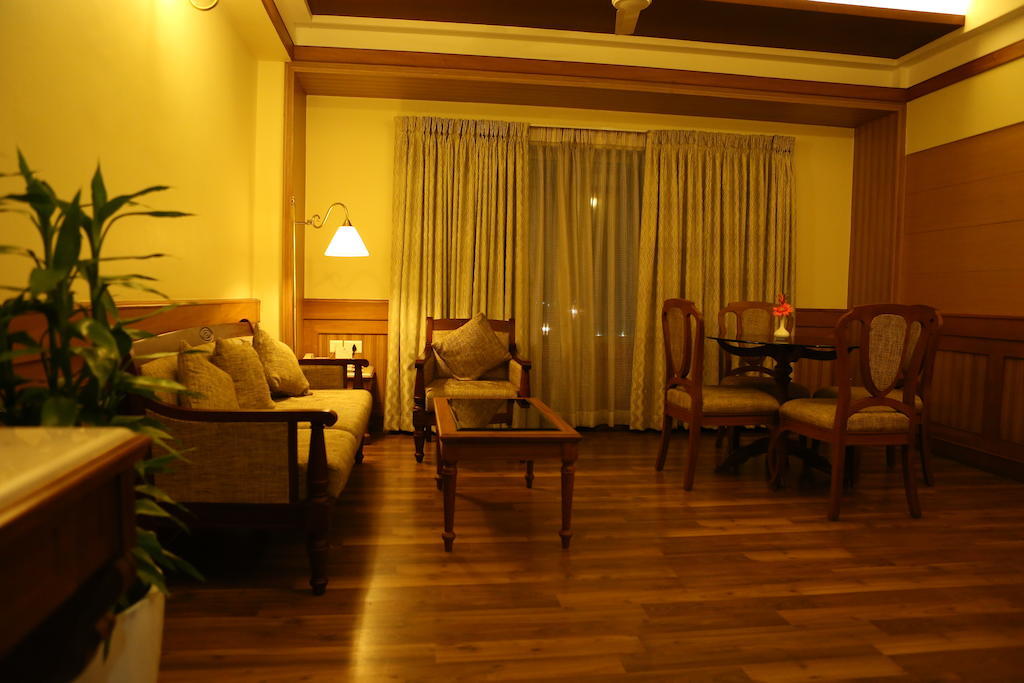 Hotel Airlink Castle Nedumbassery Exteriör bild