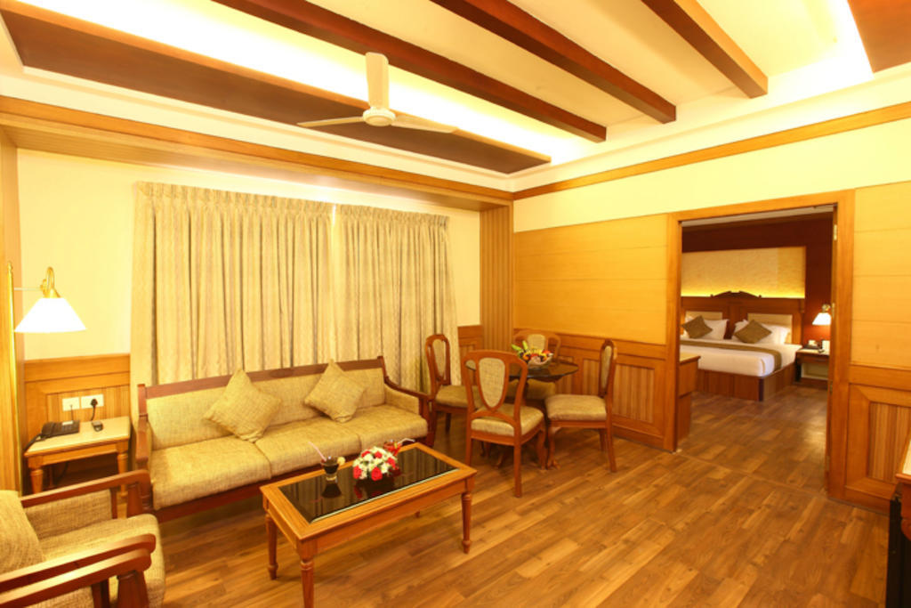 Hotel Airlink Castle Nedumbassery Exteriör bild