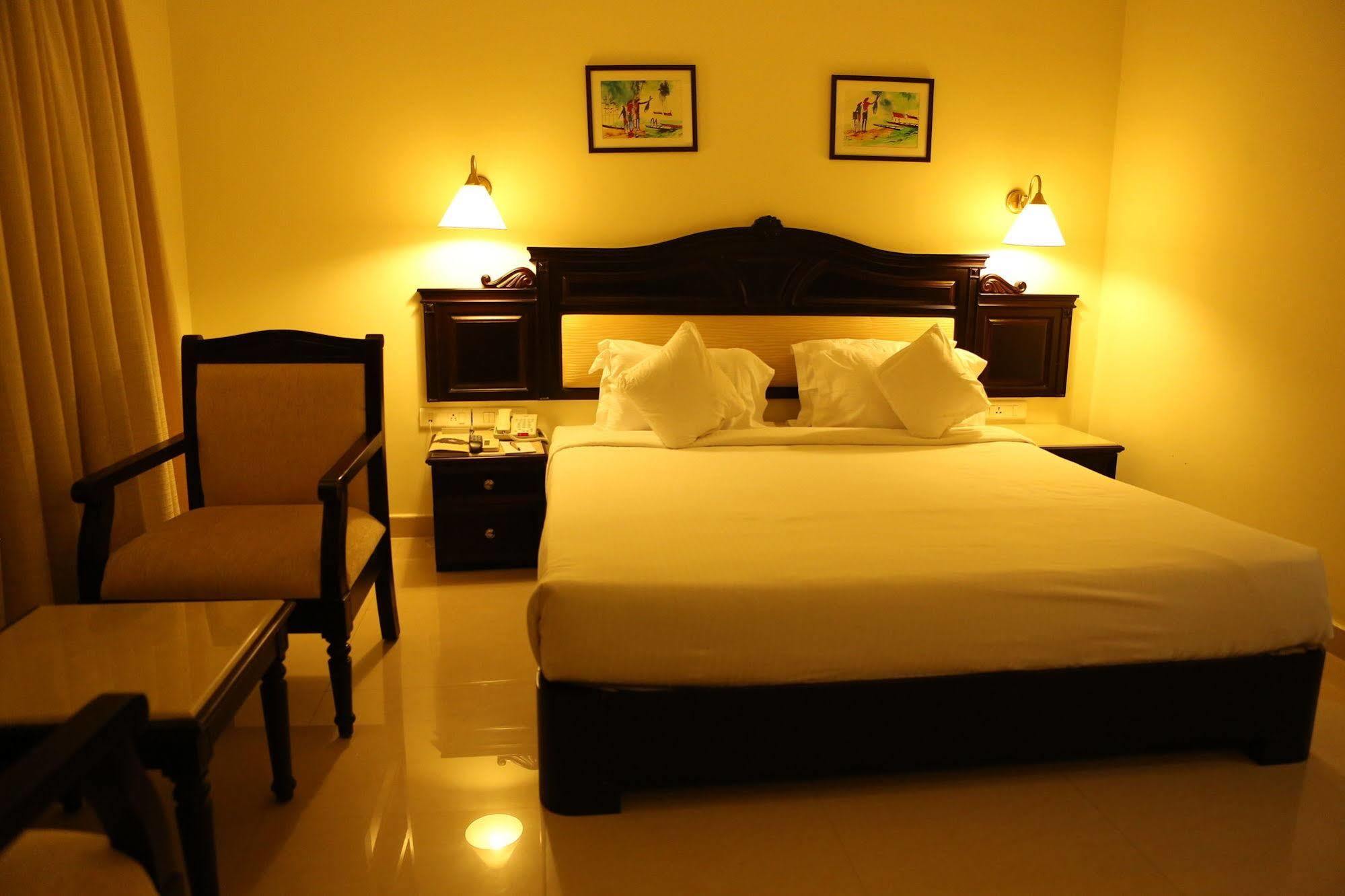 Hotel Airlink Castle Nedumbassery Exteriör bild