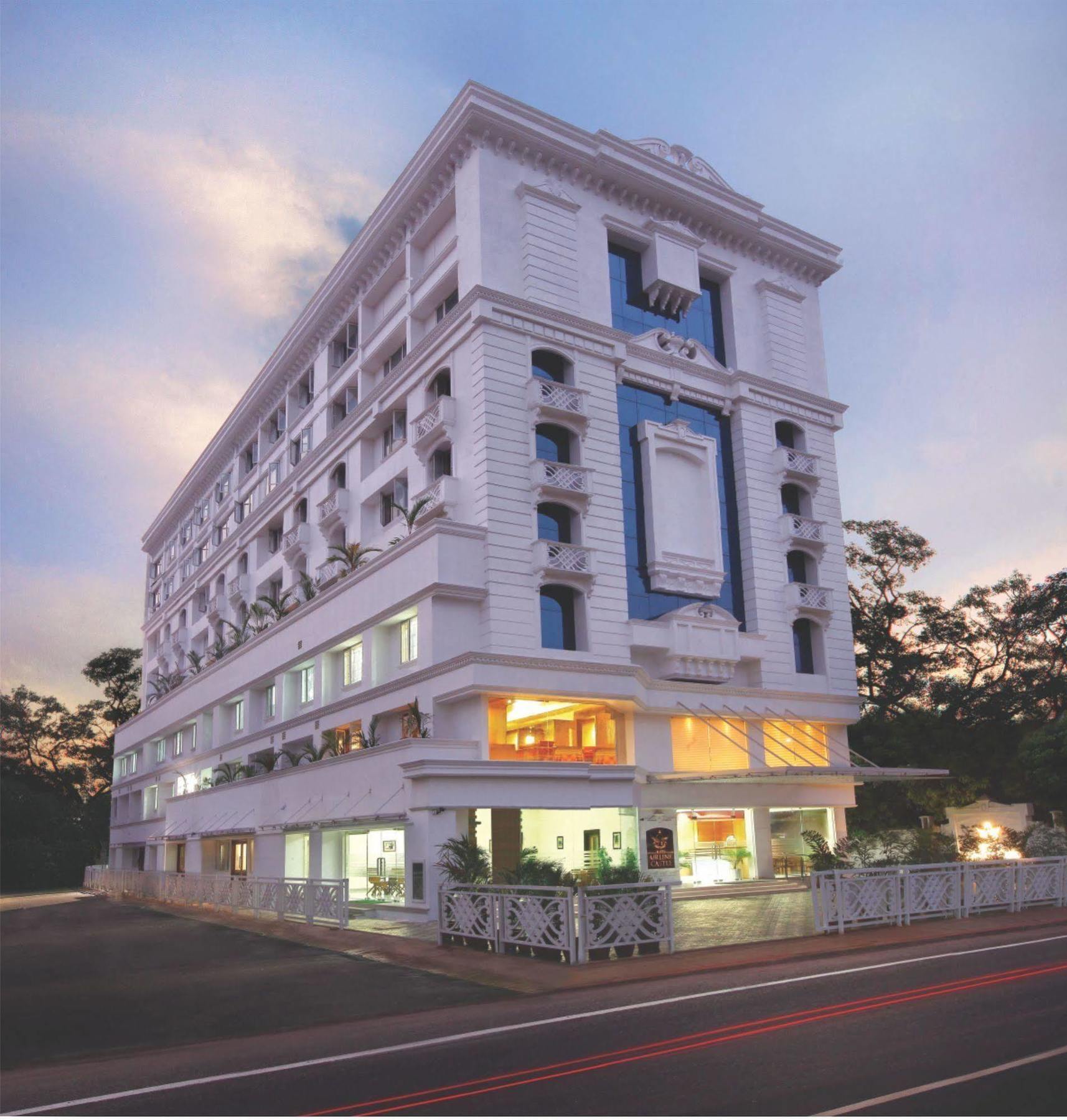 Hotel Airlink Castle Nedumbassery Exteriör bild