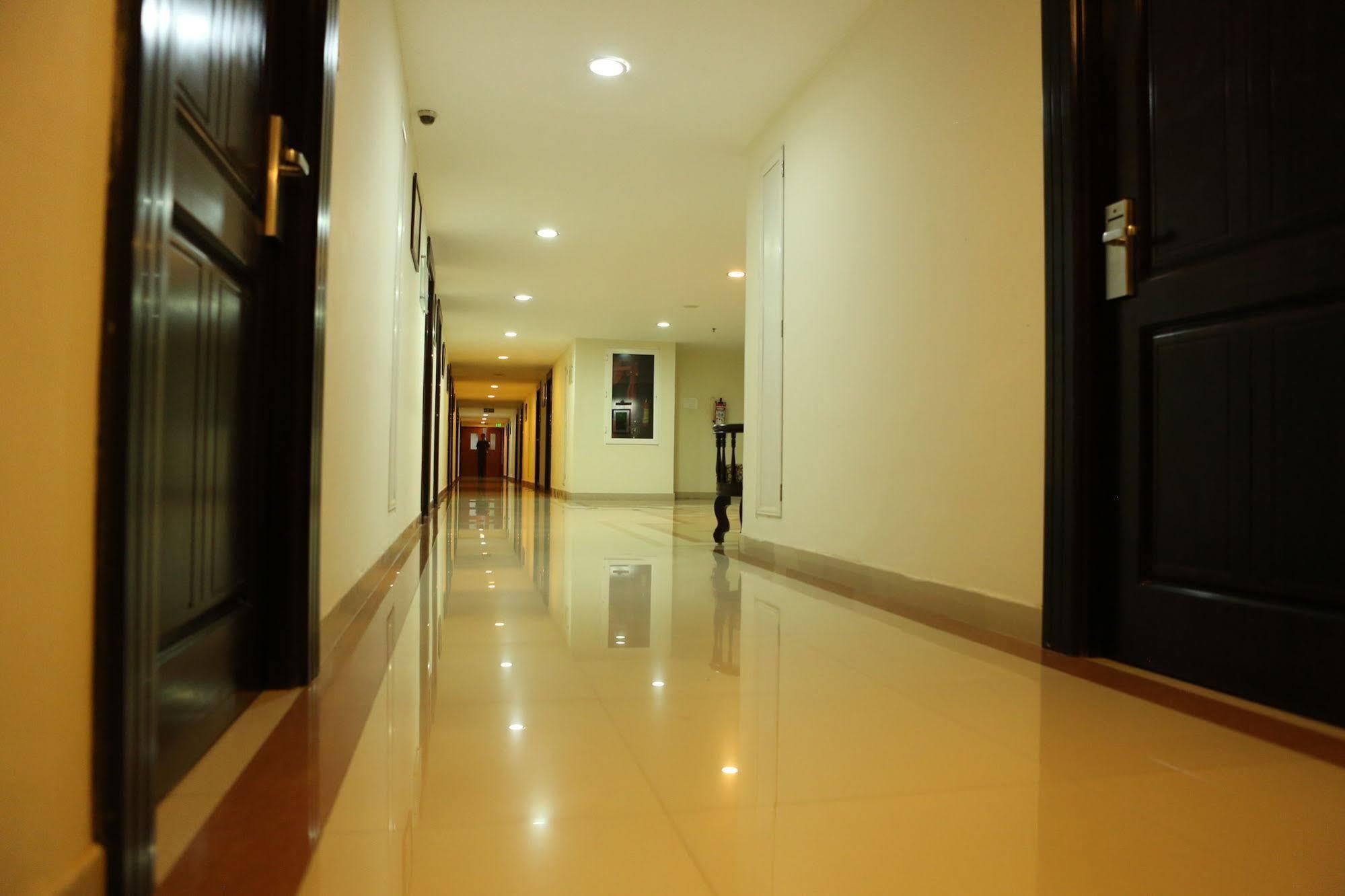 Hotel Airlink Castle Nedumbassery Exteriör bild