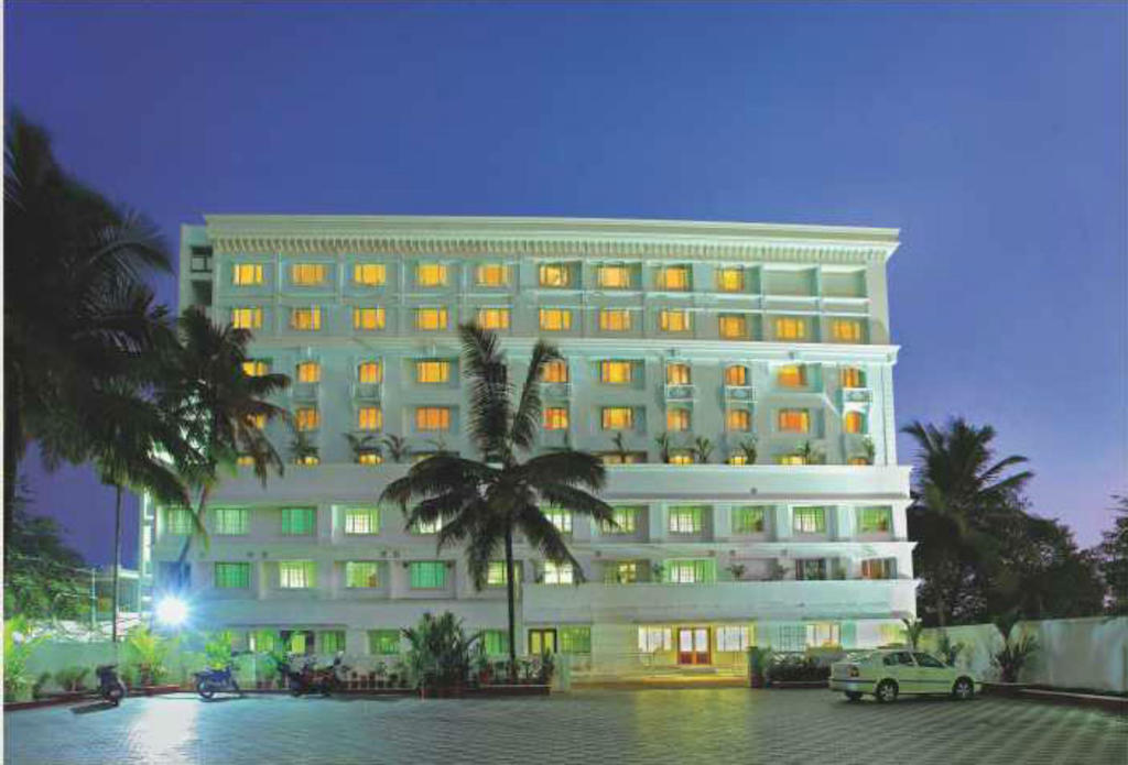 Hotel Airlink Castle Nedumbassery Exteriör bild
